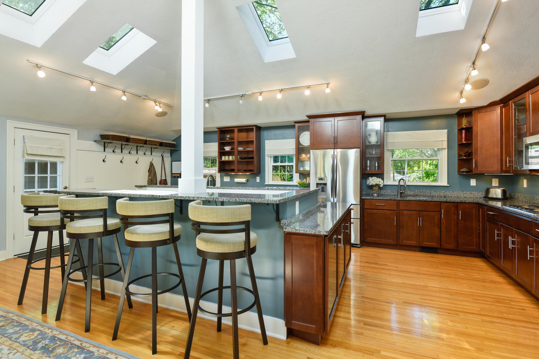 8600 Poplar Bridge Road Minneapolis, MN 55437 - Photo 2 of 38 Gallery Image 2
