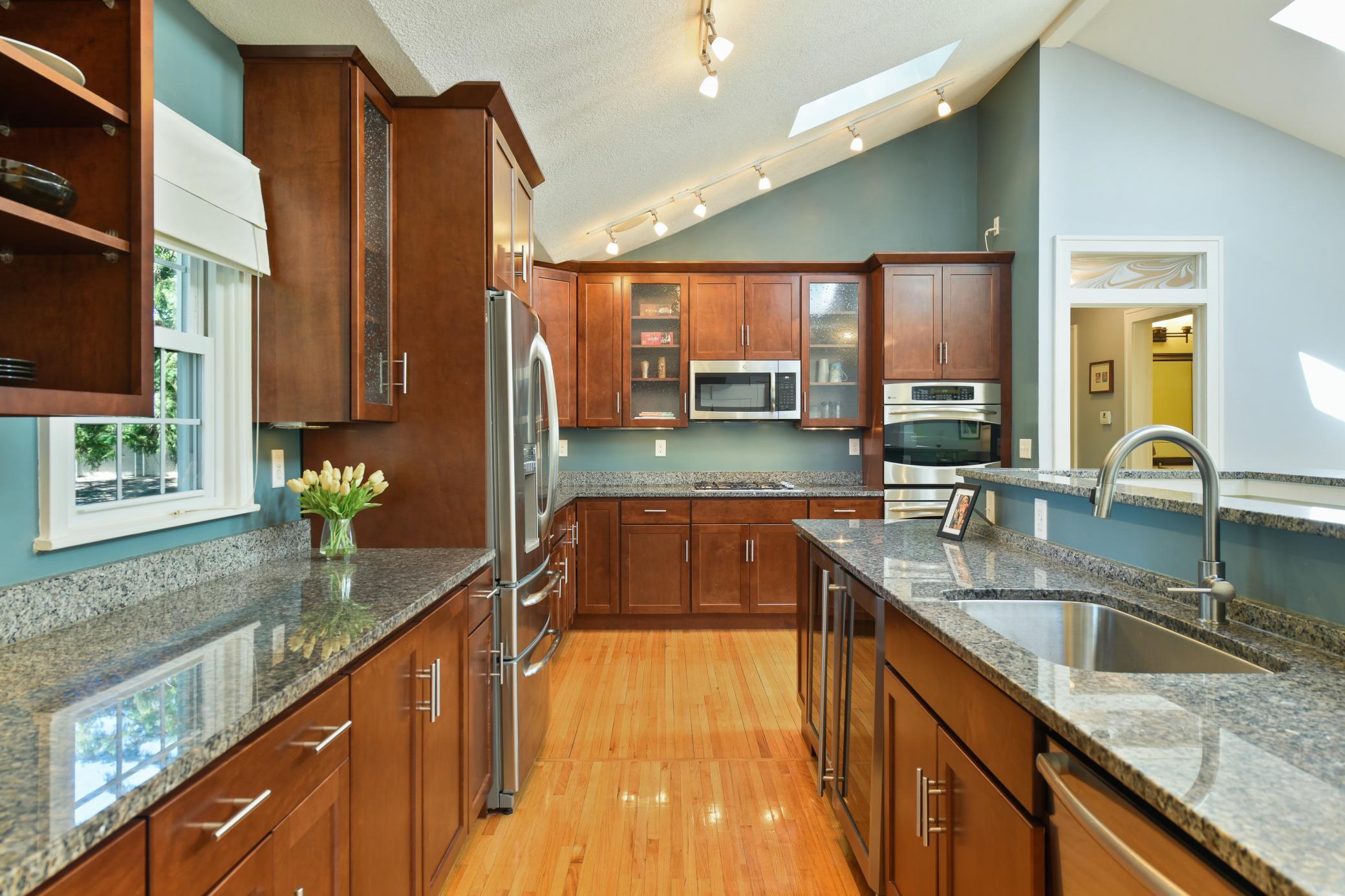 8600 Poplar Bridge Road Minneapolis, MN 55437 - Photo 4 of 38 Gallery Image 4