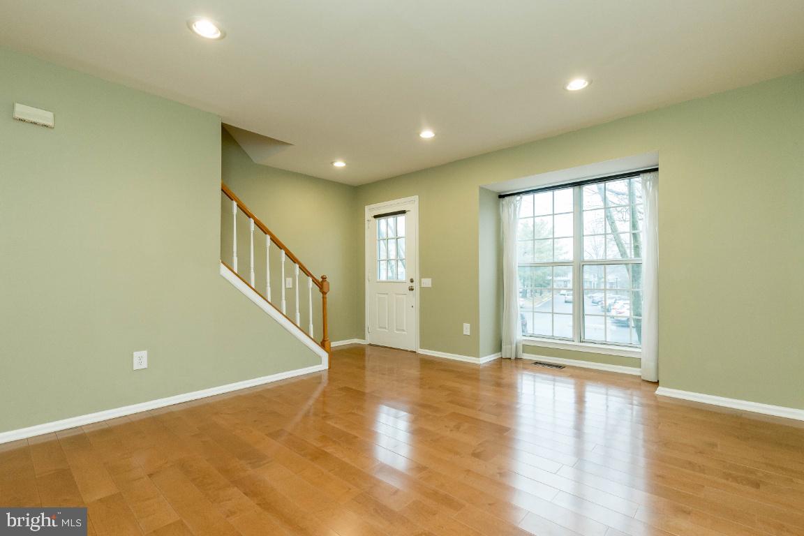 6523 Cypress Point Road Alexandria, VA 22312 - Photo 2 of 34