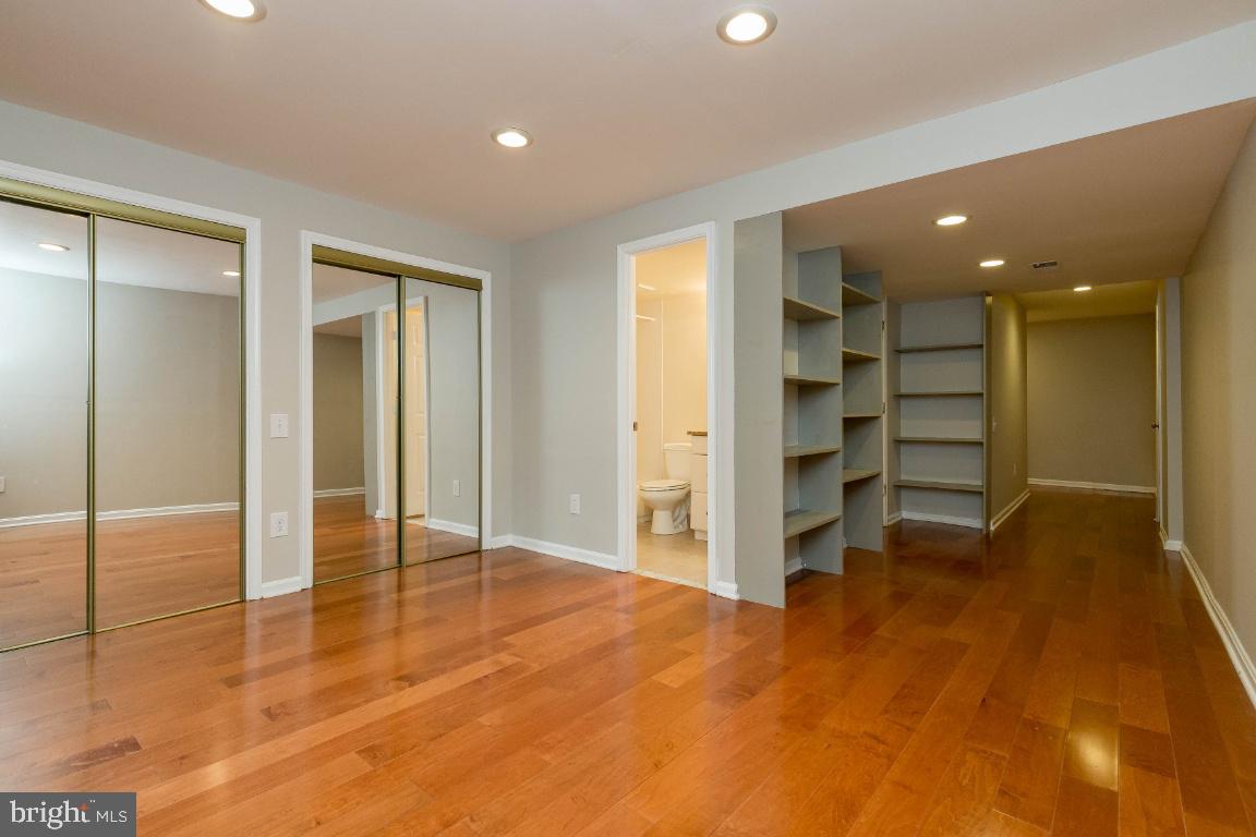 6523 Cypress Point Road Alexandria, VA 22312 - Photo 18 of 34 Walk out Level Rec Room with full Bathroom