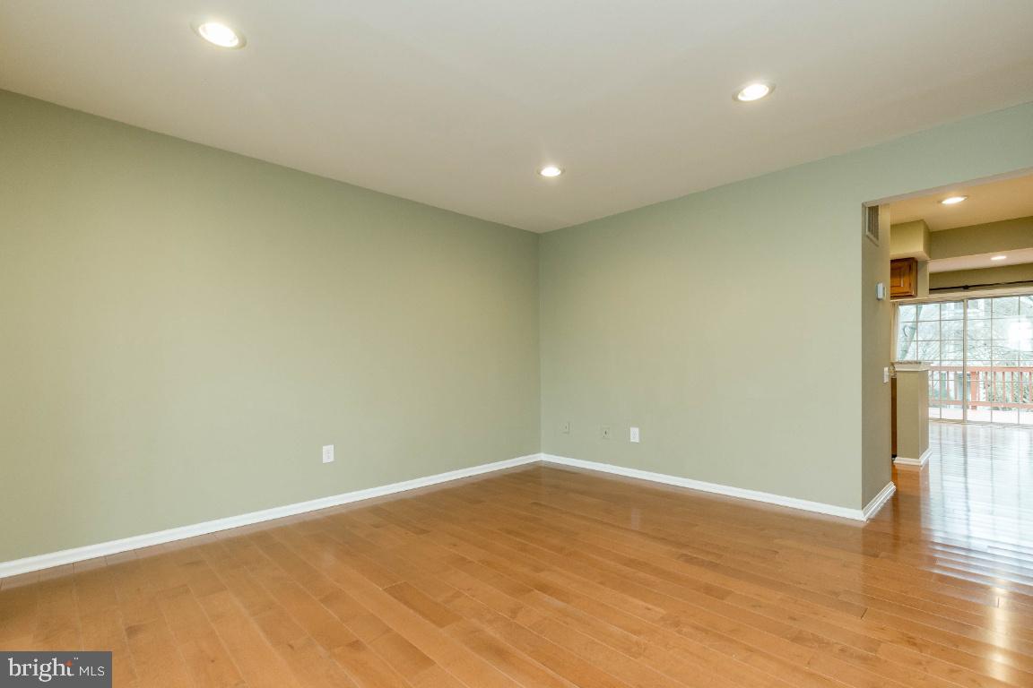 6523 Cypress Point Road Alexandria, VA 22312 - Photo 4 of 34