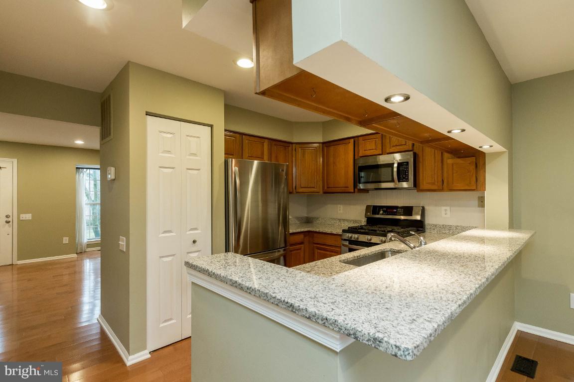 6523 Cypress Point Road Alexandria, VA 22312 - Photo 7 of 34