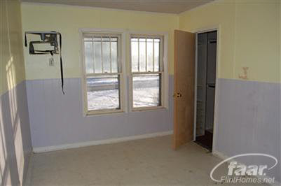 4314 North Genesee Road Flint, MI 48506 - Photo 9 of 12 20124448-8.JPG