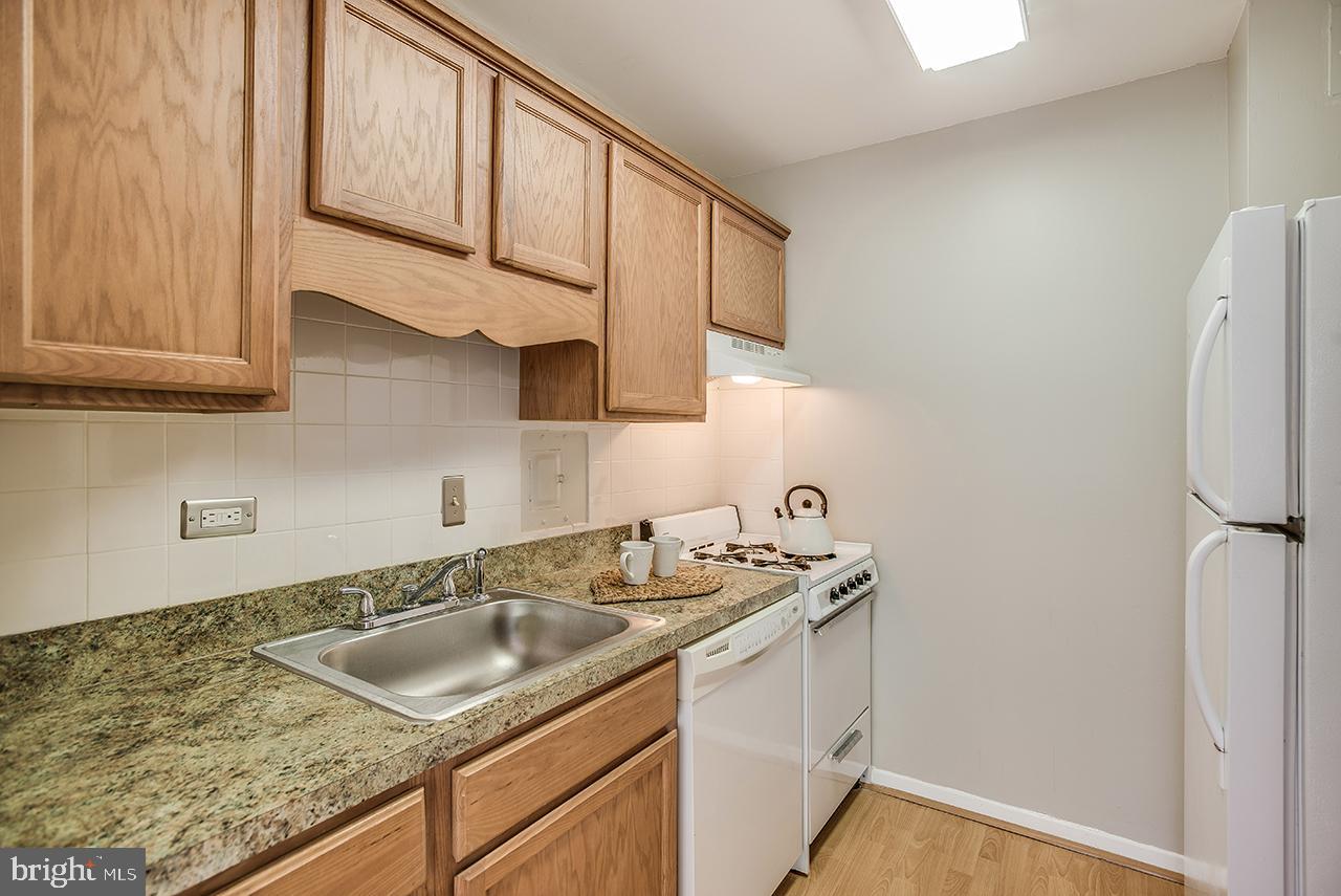 1900 Lyttonsville Road, Unit 610 Silver Spring, MD 20910 - Photo 7 of 22 Kitchen