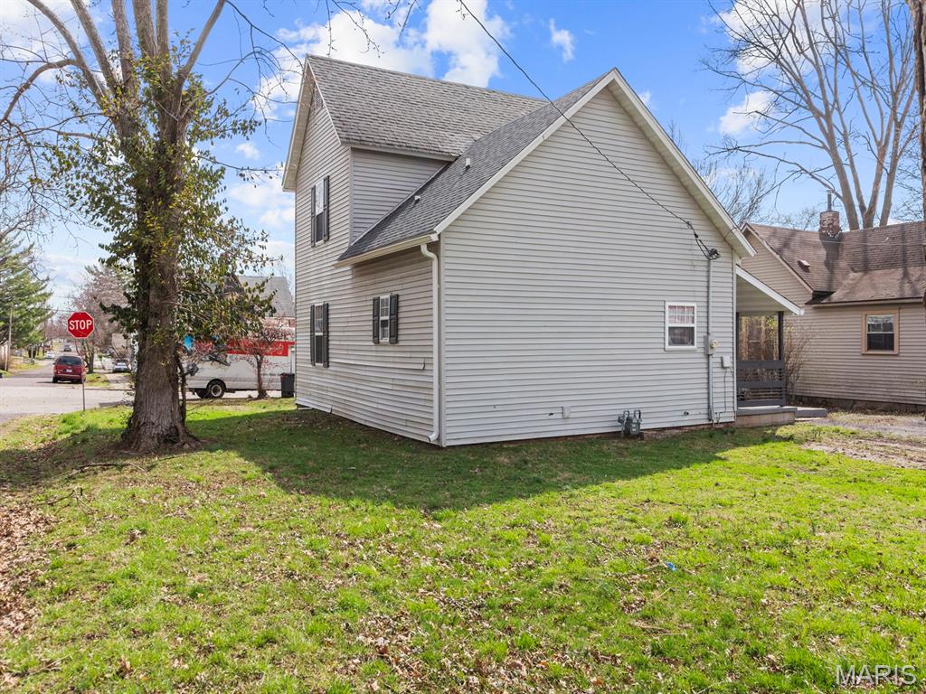 421 North Locust Street Greenville, IL 62246 - Photo 3 of 28