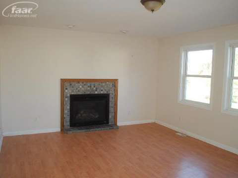 6353 East Pierson Road Flint, MI 48506 - Photo 7 of 27 20376473-6.JPG