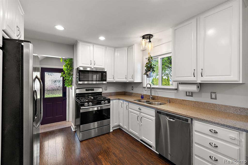3186 Cumberland Road Berkley, MI 48072 - Photo 12 of 38 Gallery Image 12