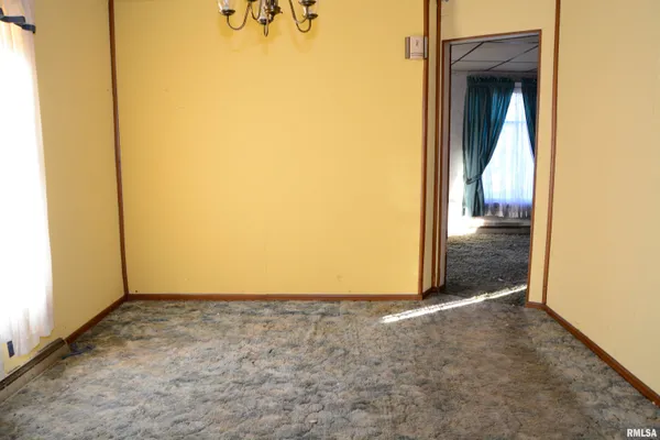 $39,900 | 625 West Washington Street, Blandinsville, IL 61420
