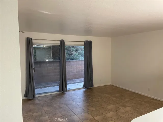 a view of entryway with an empty room