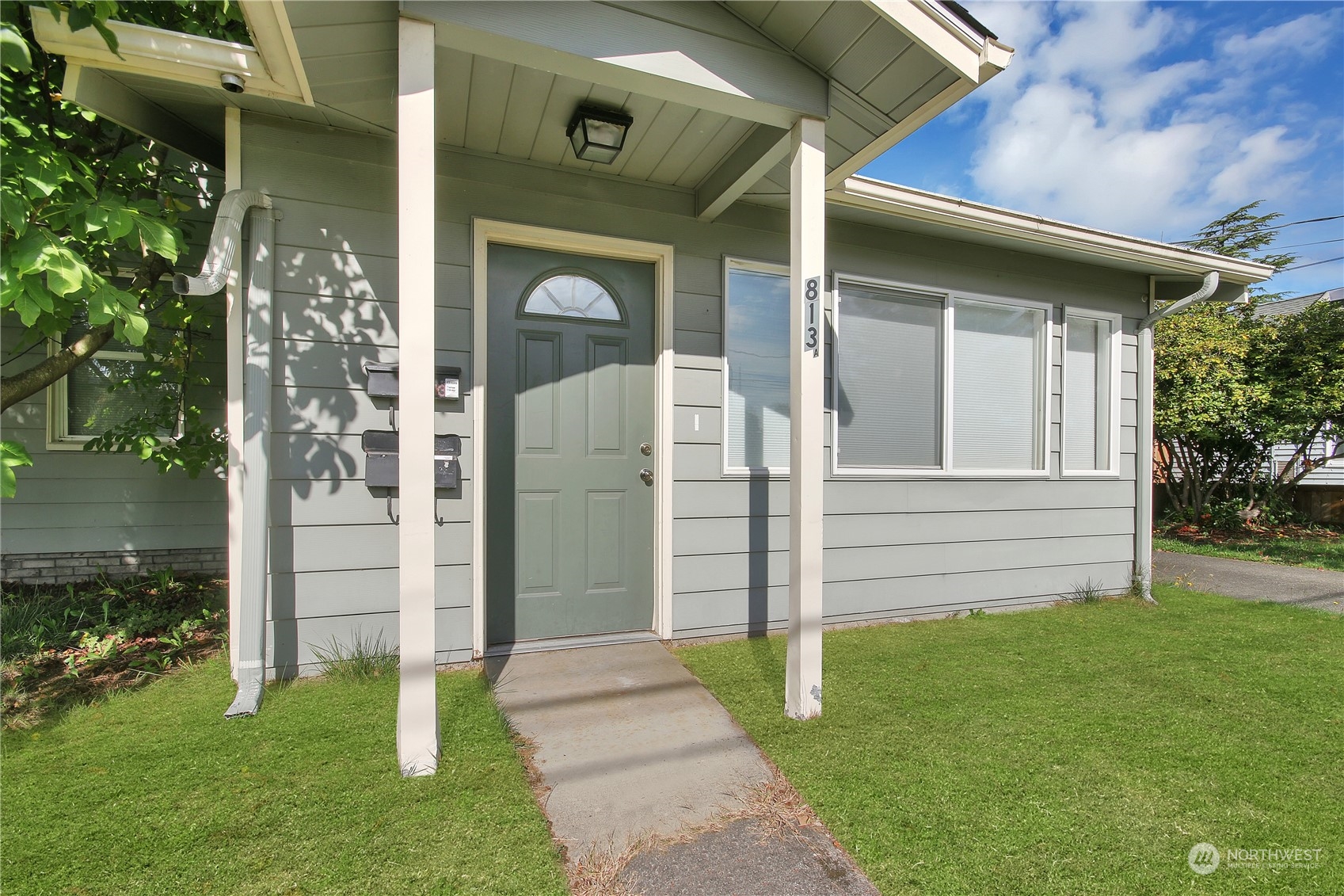 813 West Main Puyallup, WA 98371 - Photo 2 of 24 a front view of a house with a garden
