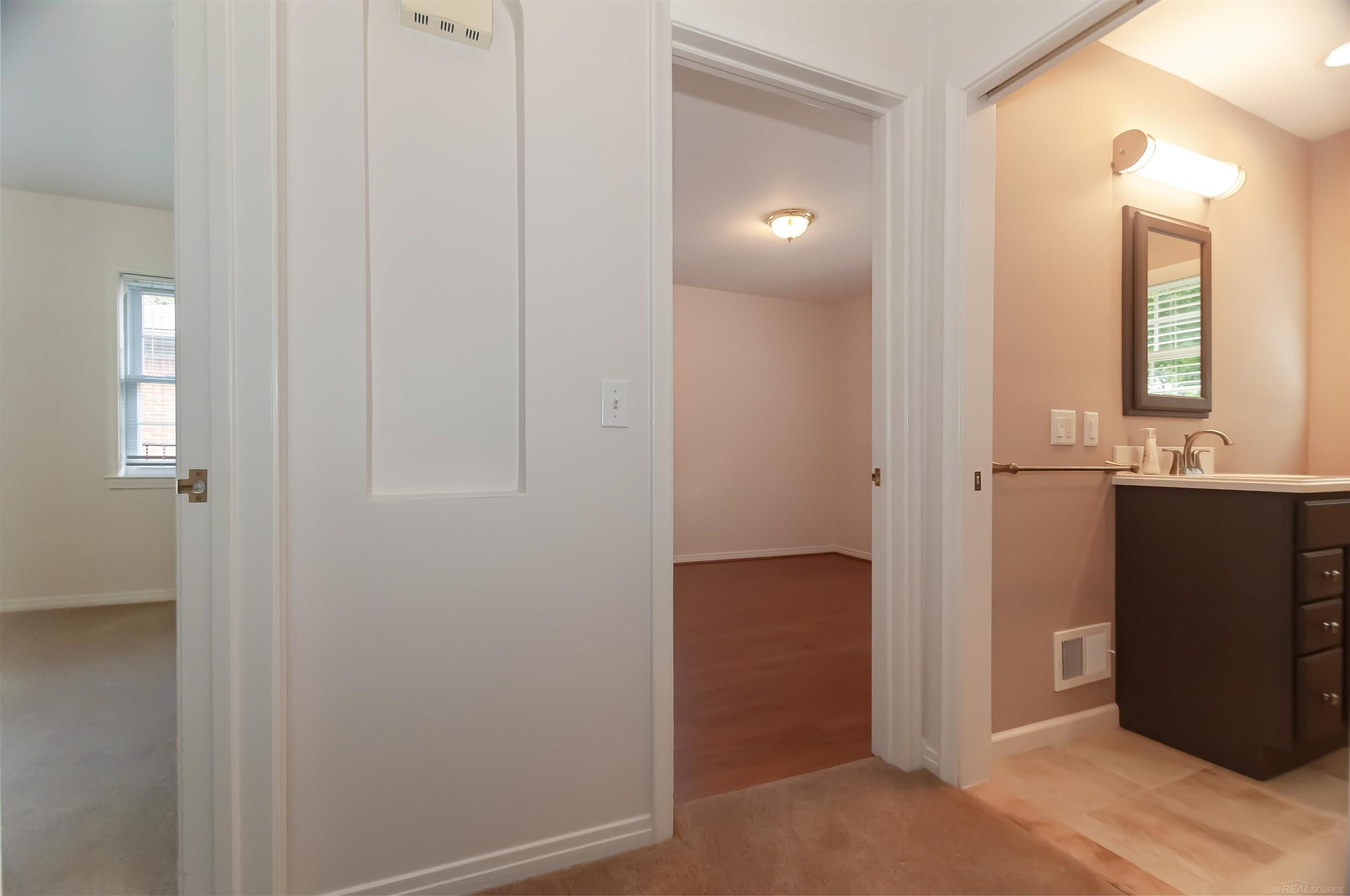 880 Shoreham Road Grosse Pointe, MI 48236 - Photo 26 of 46 50085857-25.JPG
