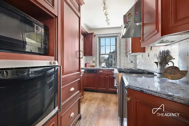 $14,000 | 45 Christopher Street, Unit 11E | West Village