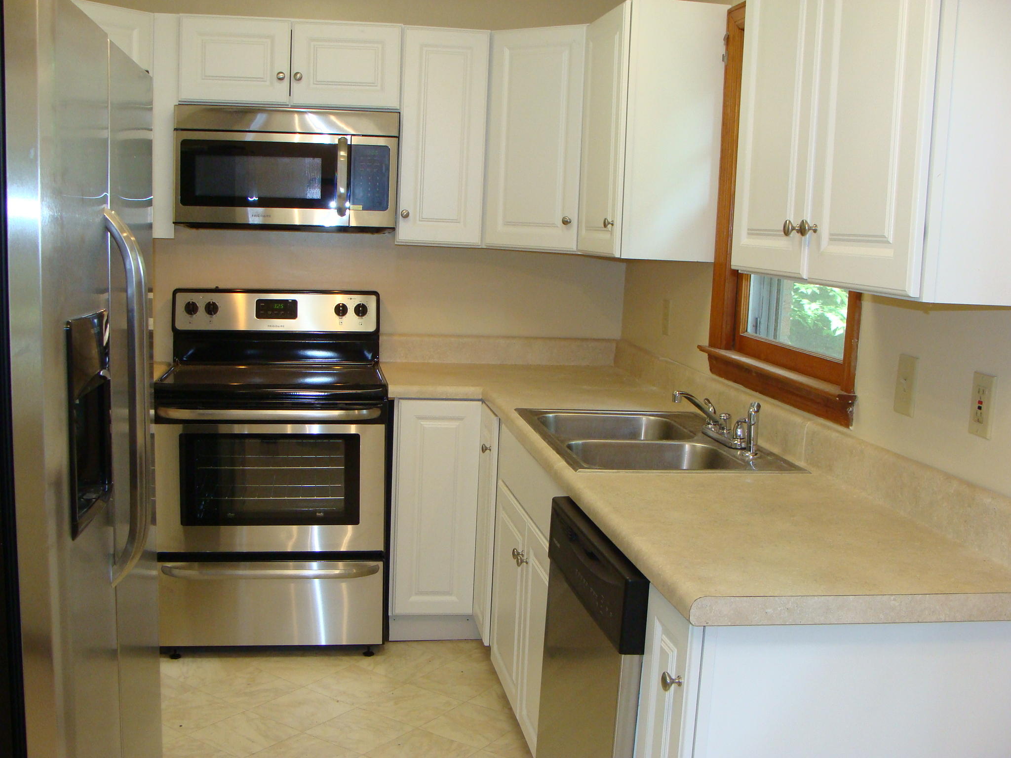 2182 Till Road Charleston, SC 29414 - Photo 3 of 13 New Cabinets andd Appliances