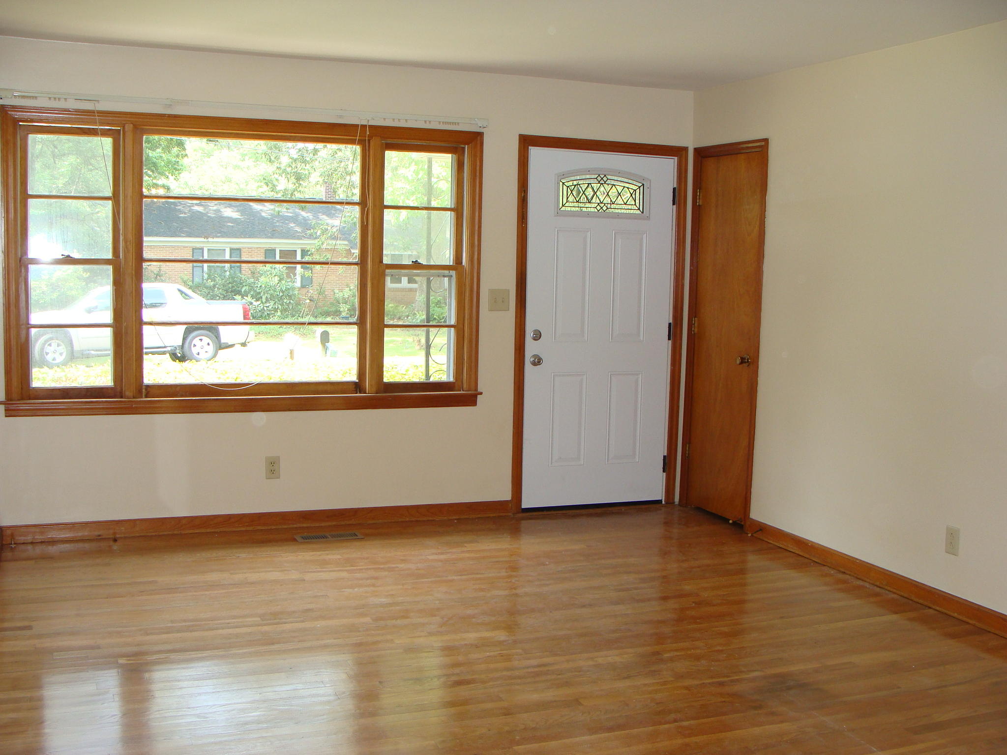 2182 Till Road Charleston, SC 29414 - Photo 4 of 13 Living Room From The Dining Area