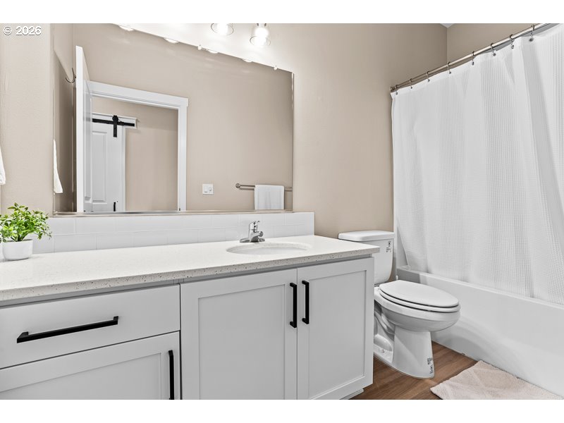 25850 Foster Road Monroe, OR 97456 - Photo 25 of 48 a bathroom with a sink a toilet and a mirror