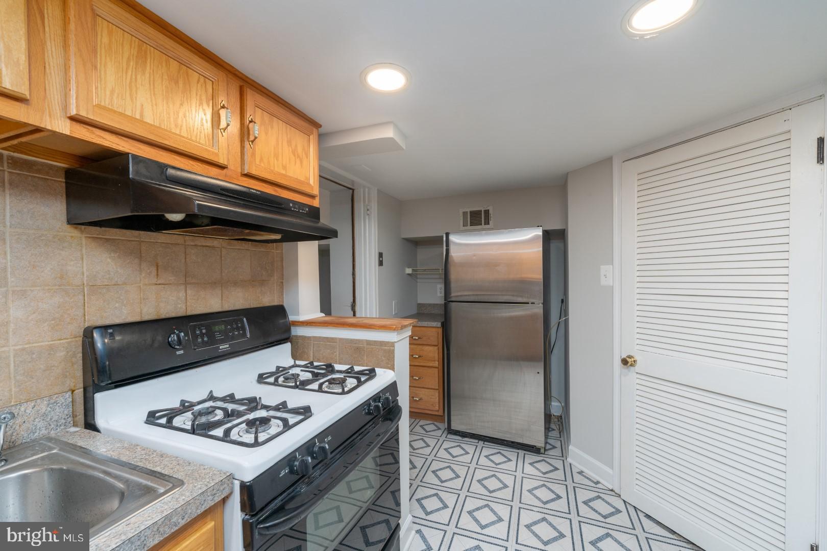 202 West Edgevale Road Brooklyn, MD 21225 - Photo 22 of 32