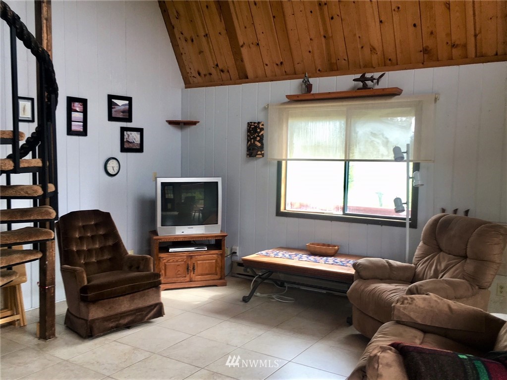 364 Airport Perimeter Way Decatur Island, WA 98221 - Photo 3 of 25 Gallery Image 3