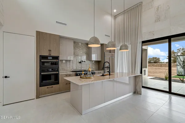 $1,299,999 | 406 Del Rio View Drive, El Paso, TX 79932