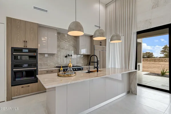 $1,299,999 | 406 Del Rio View Drive, El Paso, TX 79932