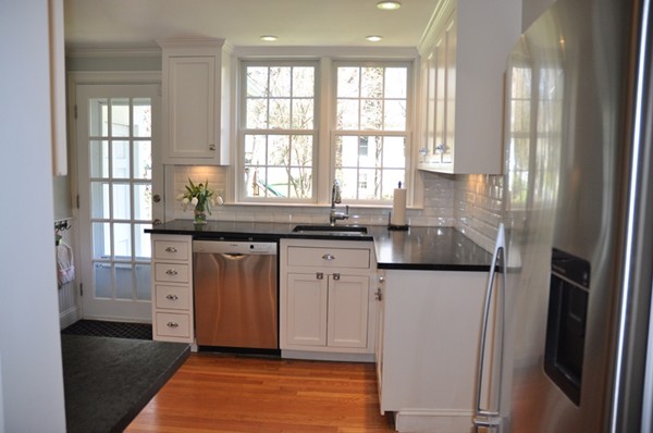 47 Martin Road Wellesley, MA 02481 - Photo 11 of 28 Gallery Image 11