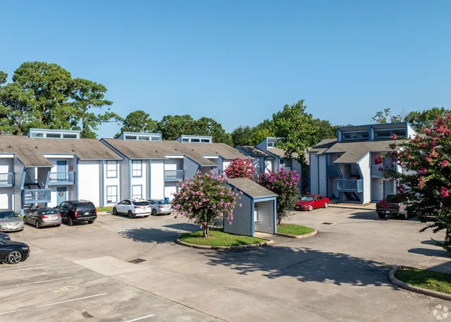 $899 | 13151 Walden Road, Unit 211, Montgomery, TX 77356