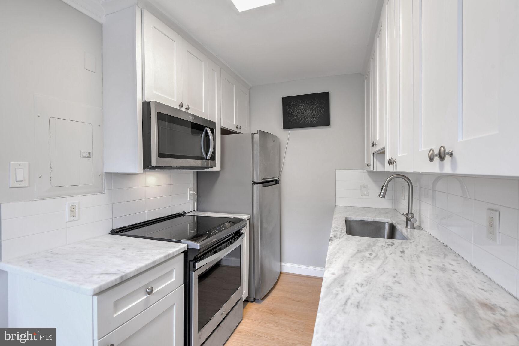 2625 3rd Street Northeast, Unit 105 Washington, DC 20002 - Photo 10 of 28 Kitchen with electric range.