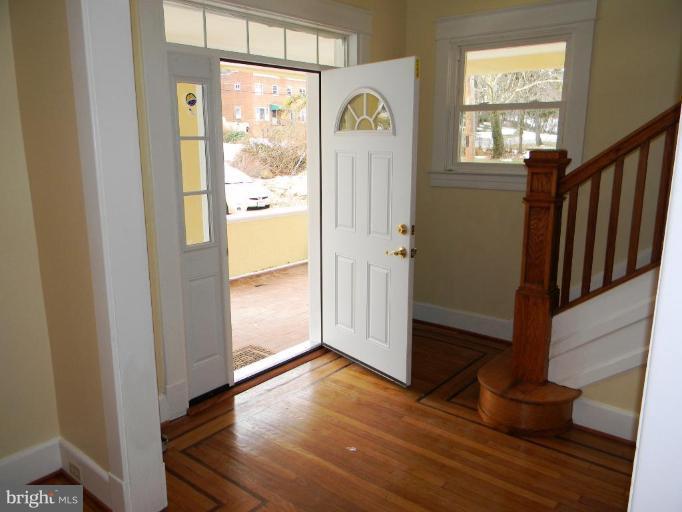 6102 Frederick Road Catonsville, MD 21228 - Photo 2 of 22 Entrance / Foyer