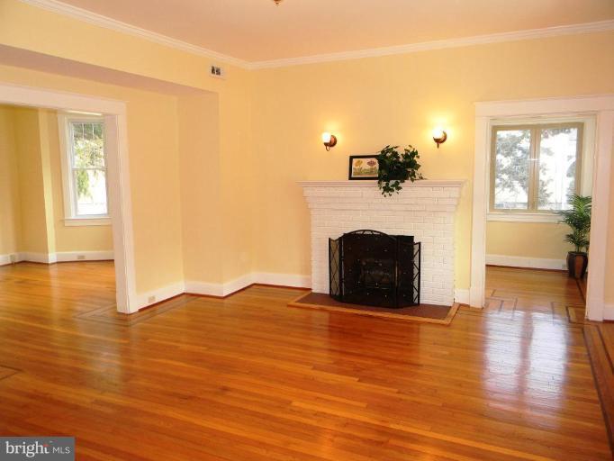 6102 Frederick Road Catonsville, MD 21228 - Photo 13 of 22 Living Room