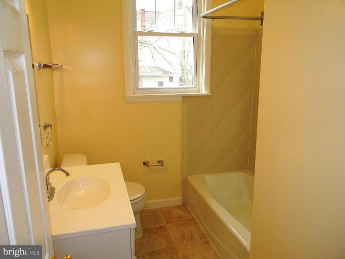 6102 Frederick Road Catonsville, MD 21228 - Photo 20 of 22 Bath #2