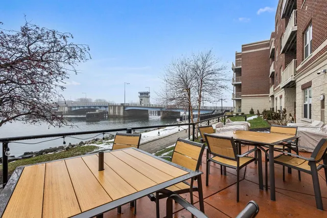 $190,000 | 118 South Washington Street, Unit 335A, Green Bay, WI 54301