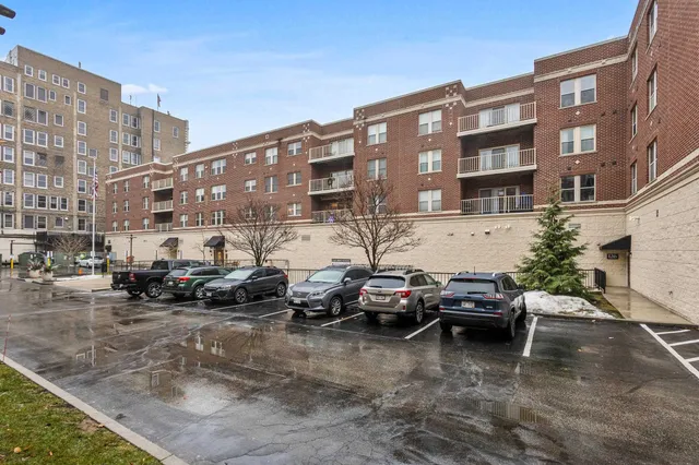 $190,000 | 118 South Washington Street, Unit 335A, Green Bay, WI 54301