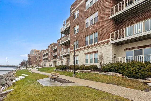 $190,000 | 118 South Washington Street, Unit 335A, Green Bay, WI 54301