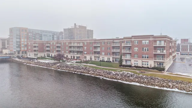 $190,000 | 118 South Washington Street, Unit 335A, Green Bay, WI 54301