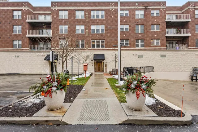 $190,000 | 118 South Washington Street, Unit 335A, Green Bay, WI 54301