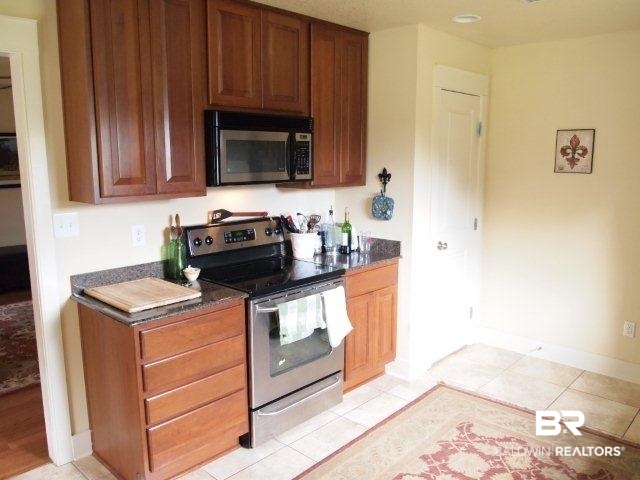 22081 Garland Loop Silverhill, AL 36576 - Photo 6 of 20 Kitchen