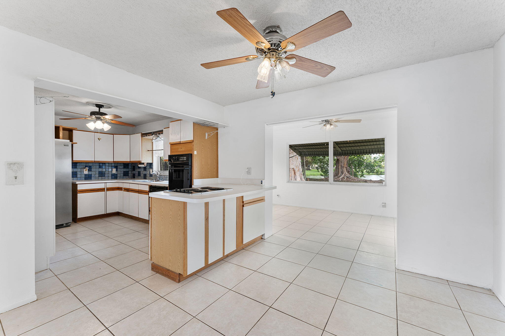 19592 Colorado Circle Boca Raton, FL 33434 - Photo 8 of 32 Kitchen & Dinning Area