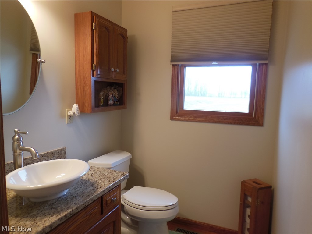 40672 Slife Road Lagrange, OH 44050 - Photo 15 of 31 FIRST FLOOR HALF BATHROOM.
