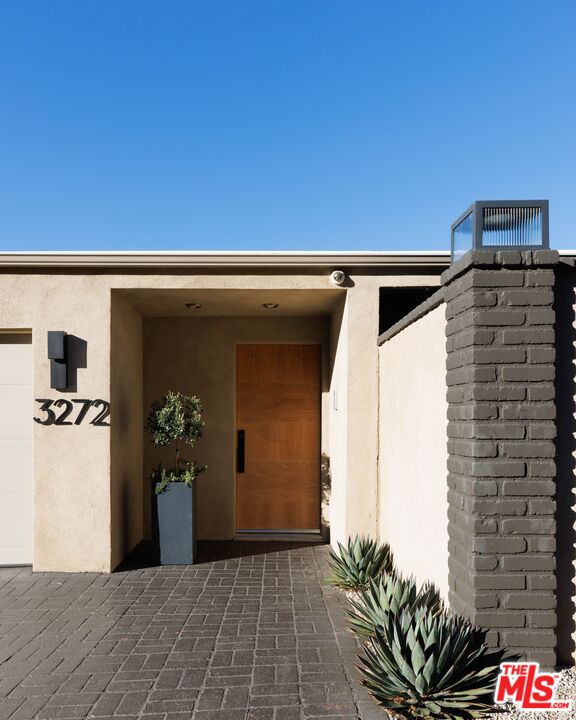 3272 Wrightwood Drive Studio City, CA 91604 - Photo 33 of 36 a view of entryway