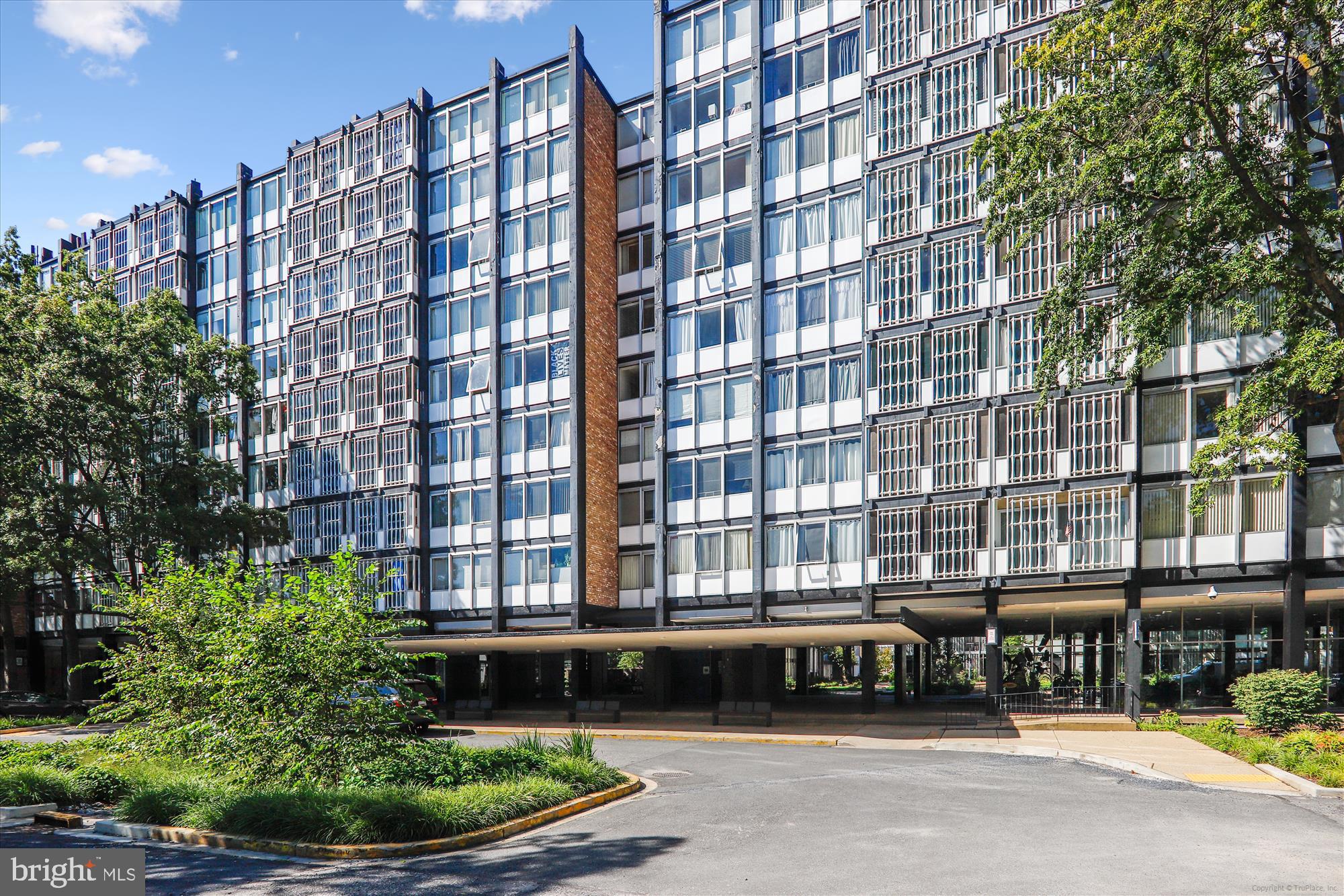 1311 Delaware Avenue Southwest, Unit S331 Washington, DC 20024 - Photo 25 of 35 a front view of a building