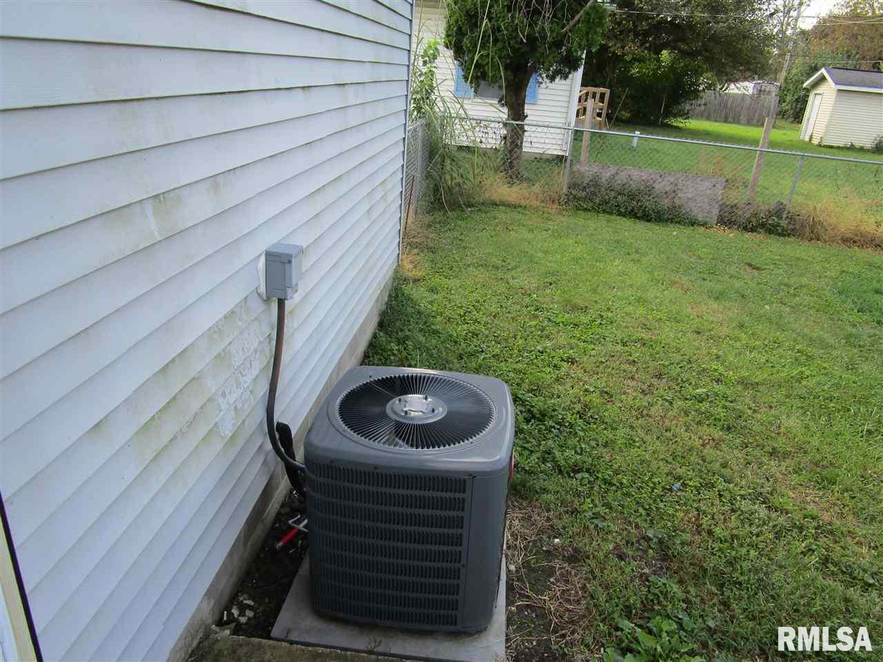 1327 Morton Avenue Springfield, IL 62702 - Photo 17 of 20 Gallery Image 17