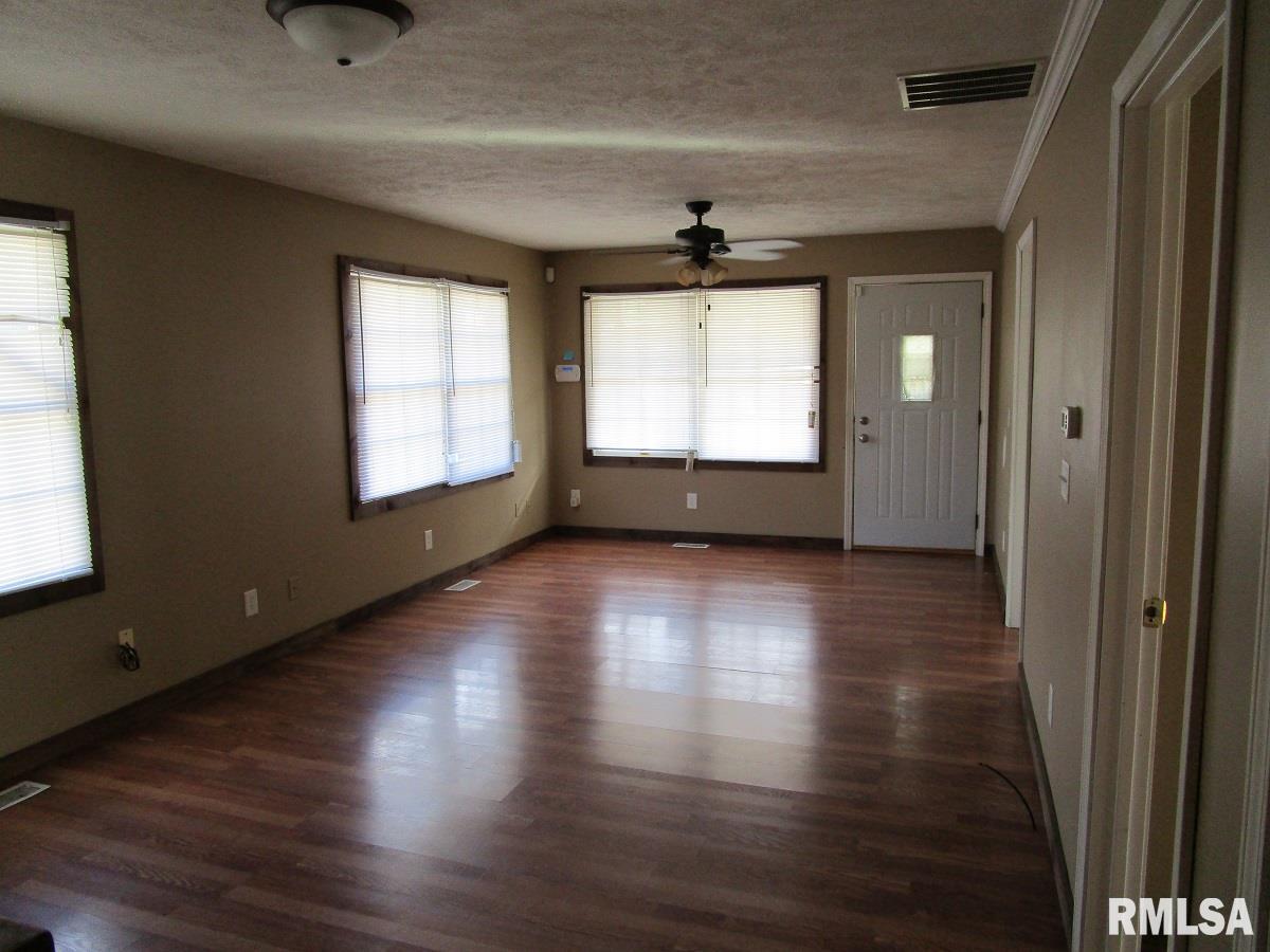 1327 Morton Avenue Springfield, IL 62702 - Photo 3 of 20 Gallery Image 3