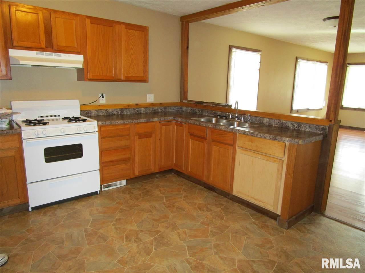 1327 Morton Avenue Springfield, IL 62702 - Photo 4 of 20 Gallery Image 4