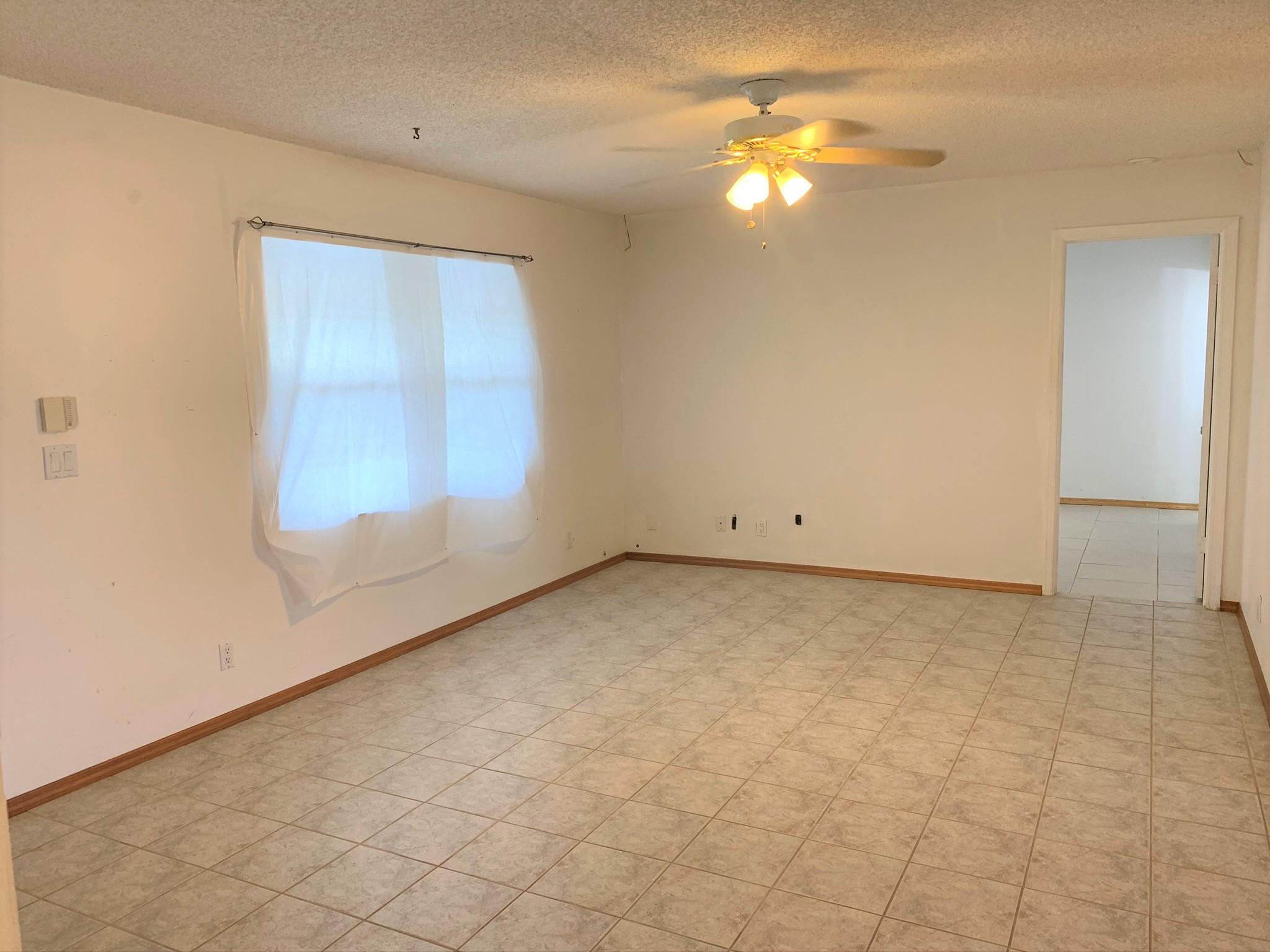 19471 Colorado Circle Boca Raton, FL 33434 - Photo 2 of 28 Living