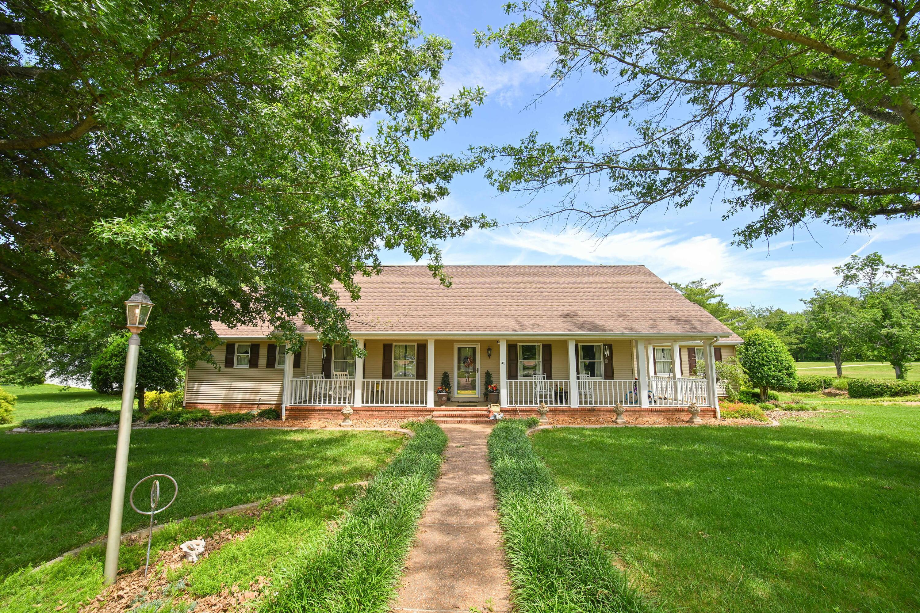 101 Willow Creek Road Paducah, KY 42003 - Photo 1 of 64 Front
