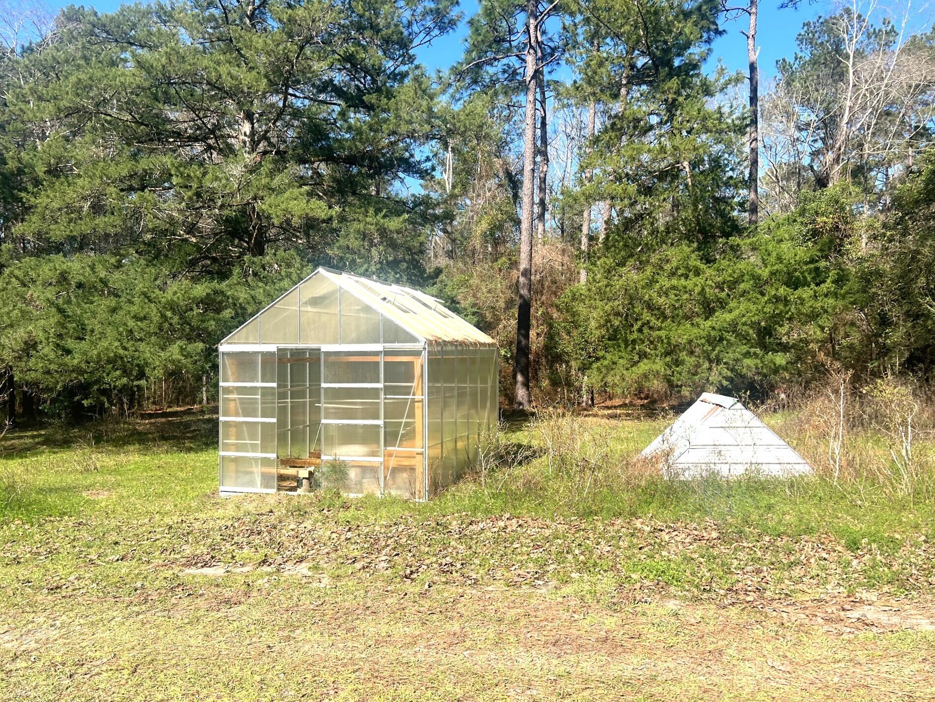 166 Miller Road DeFuniak Springs, FL 32435 - Photo 25 of 76 Outbuildings - Greenhouse