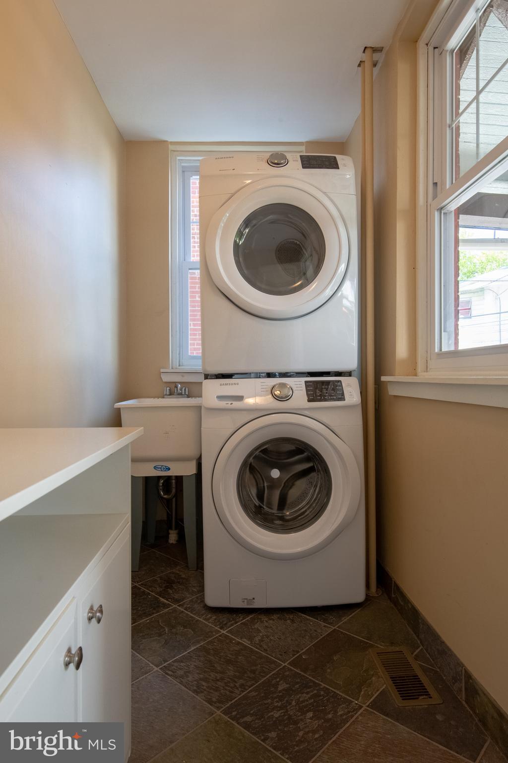 2526 South Cleveland Street Philadelphia, PA 19145 - Photo 17 of 29 a utility room with sink dryer and washer