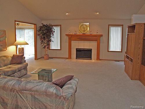 32426 Pine Ridge Drive Warren, MI 48093 - Photo 5 of 10 livingroom1_500