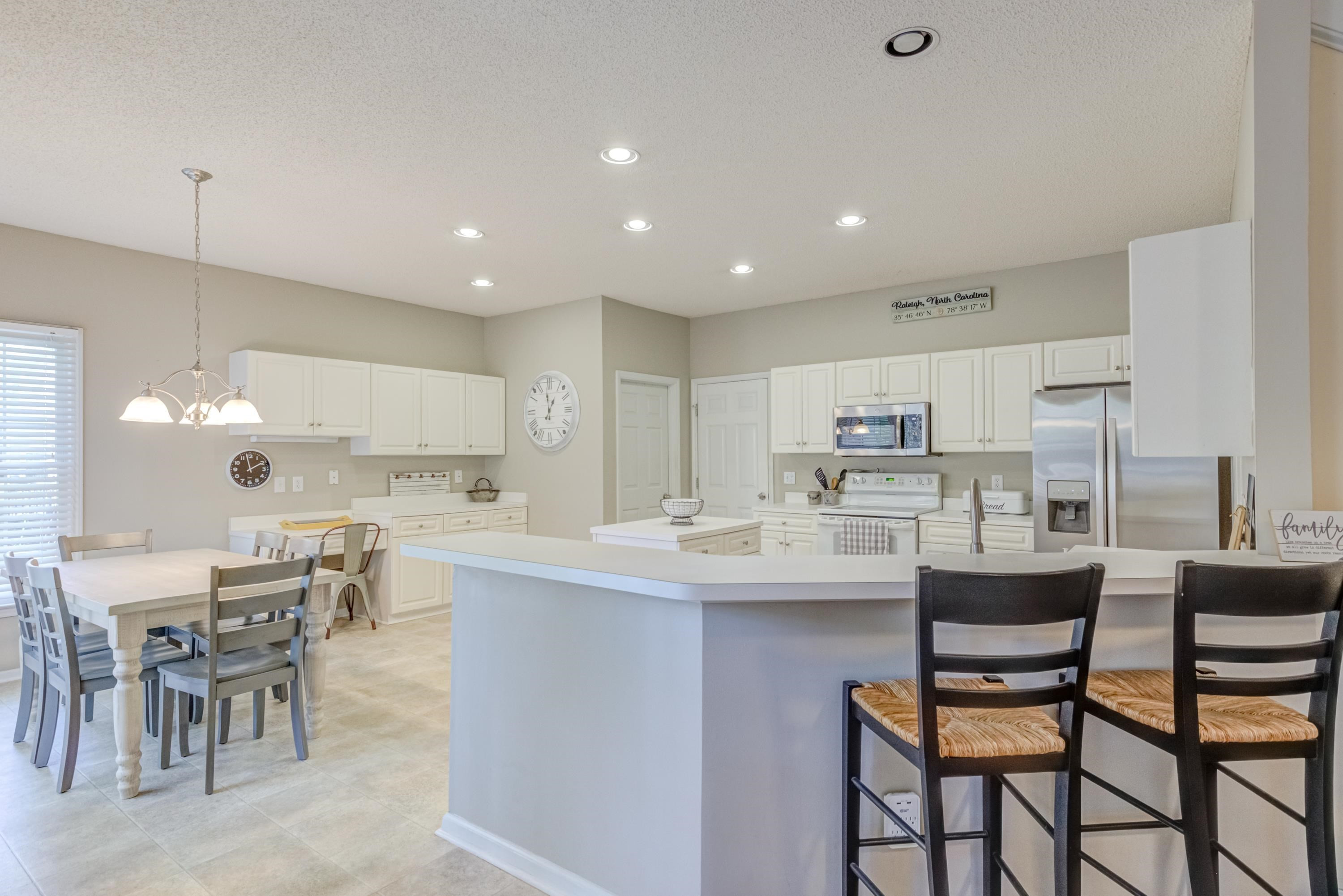 8809 Kirkstall Court Raleigh, NC 27615 - Photo 10 of 29 Breakfast Bar