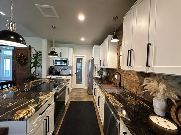 $599,900 | 265 Lake Point Road, Comanche, TX 76442