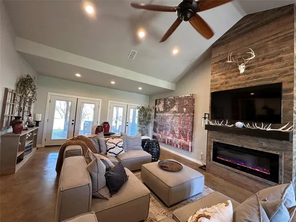 $599,900 | 265 Lake Point Road, Comanche, TX 76442
